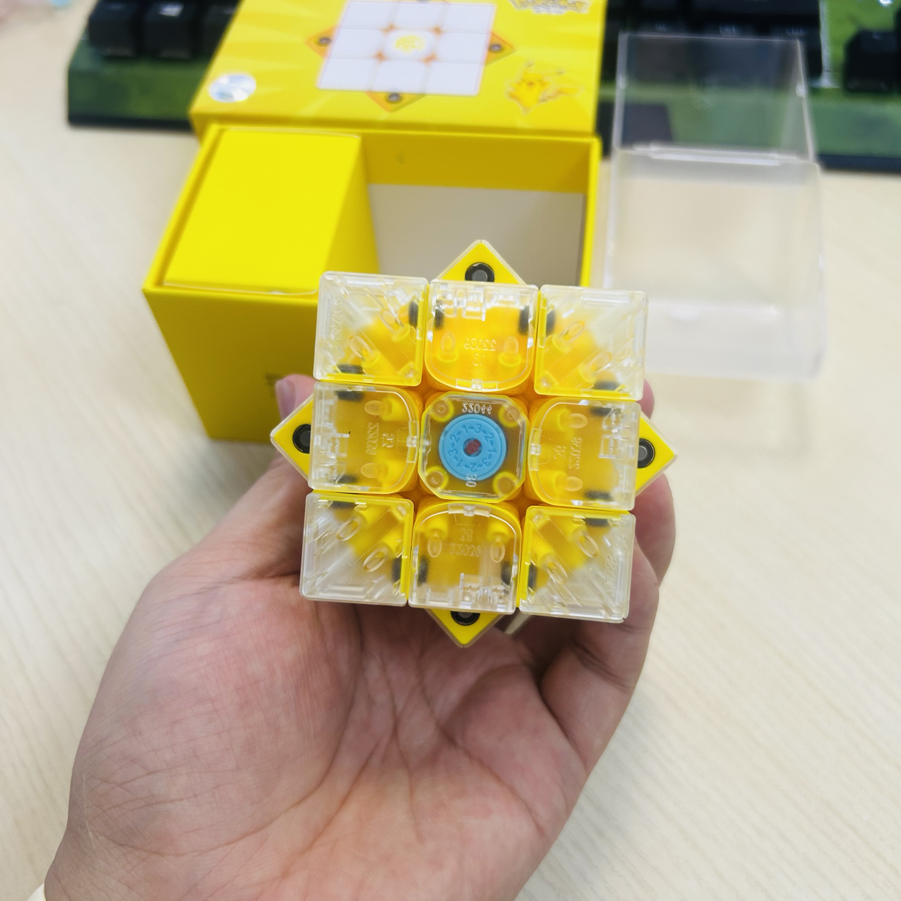 Gan356ME Transparent Pikachu Version Yellow core + Transparent shell